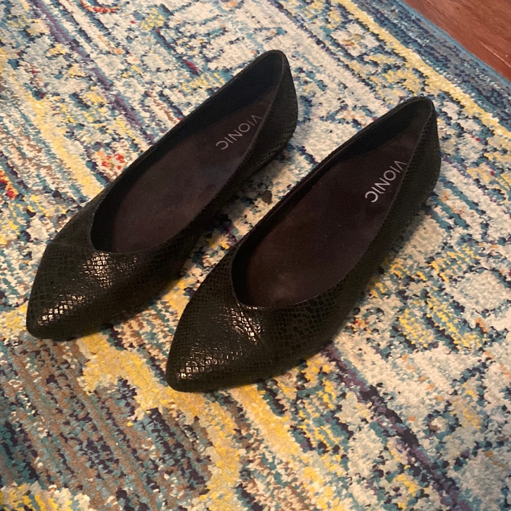 Like New Vionic Caballo Black Snakeskin Pointed Toe Ballet Flats